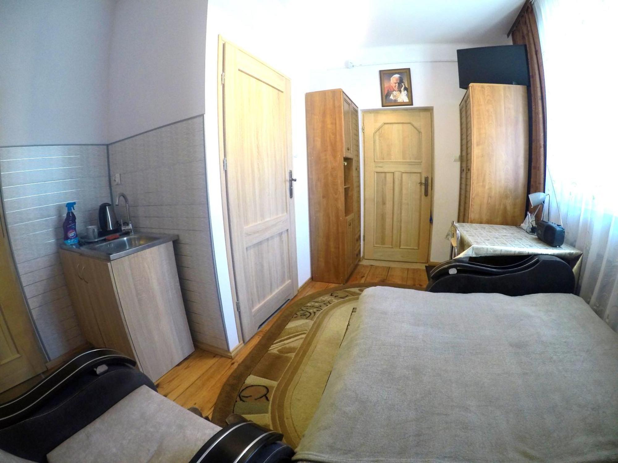Pokoje Goscinne, Mieszkanie Na Wynajem W Swidniku K Lublina Exterior foto